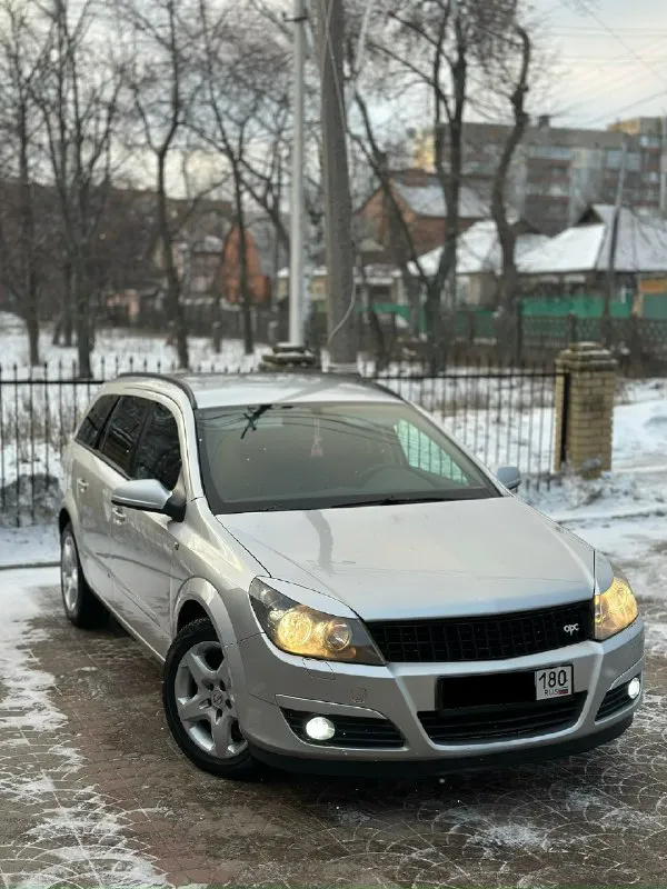 Продам автомобиль, в идеальном состоянии! марка: opel astra h обьем двигателя: 1.6 бензин коробка: механика пробег: 226т оригинал! автотека зеленая, последняя фотка. автомобиль вложений не требует, от слова совсем! автомобиль без дтп, 2 хозяина отец и сын. мотор работает идеально, как на холодную так и на горячую, даже не слышно работу двигателя! салон чистый ухоженный без каких либо запахов. хорошая комплектация: круиз контроль. кожаный мультируль. туманки. партроники заднего хода. бортовой компьютер. стеклоподъемники. климат контроль. airbag abs esp. запаска домкрат полный комплект. расход топлива, (город 8.5-9.5) (трасса 6.5-7.0) новая зимняя резина город осмотра донецк-макеевка цена 705.000₽ + торг телефон. +7949-051-85-07 звоните несколько раз, связь очень плохая. 📞 звоните: +7(949)0518507 - фотография - 2