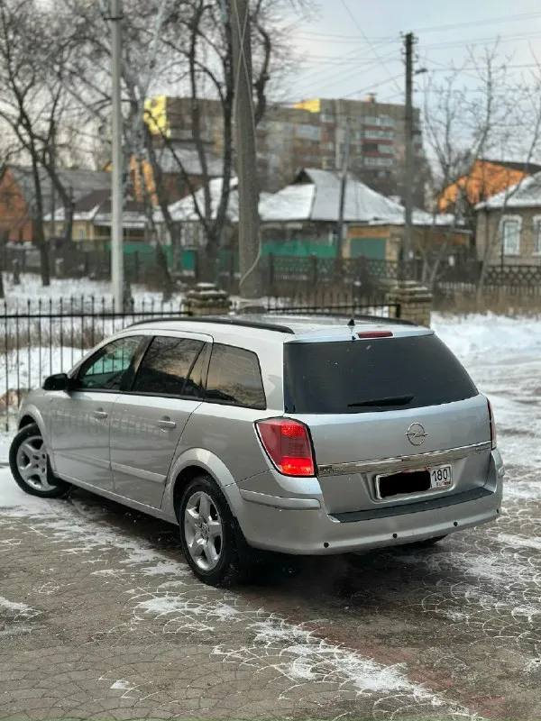 Продам автомобиль, в идеальном состоянии! марка: opel astra h обьем двигателя: 1.6 бензин коробка: механика пробег: 226т оригинал! автотека зеленая, последняя фотка. автомобиль вложений не требует, от слова совсем! автомобиль без дтп, 2 хозяина отец и сын. мотор работает идеально, как на холодную так и на горячую, даже не слышно работу двигателя! салон чистый ухоженный без каких либо запахов. хорошая комплектация: круиз контроль. кожаный мультируль. туманки. партроники заднего хода. бортовой компьютер. стеклоподъемники. климат контроль. airbag abs esp. запаска домкрат полный комплект. расход топлива, (город 8.5-9.5) (трасса 6.5-7.0) новая зимняя резина город осмотра донецк-макеевка цена 705.000₽ + торг телефон. +7949-051-85-07 звоните несколько раз, связь очень плохая. 📞 звоните: +7(949)0518507 - фотография - 5