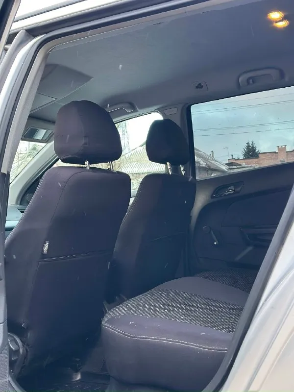 Продам автомобиль, в идеальном состоянии! марка: opel astra h обьем двигателя: 1.6 бензин коробка: механика пробег: 226т оригинал! автотека зеленая, последняя фотка. автомобиль вложений не требует, от слова совсем! автомобиль без дтп, 2 хозяина отец и сын. мотор работает идеально, как на холодную так и на горячую, даже не слышно работу двигателя! салон чистый ухоженный без каких либо запахов. хорошая комплектация: круиз контроль. кожаный мультируль. туманки. партроники заднего хода. бортовой компьютер. стеклоподъемники. климат контроль. airbag abs esp. запаска домкрат полный комплект. расход топлива, (город 8.5-9.5) (трасса 6.5-7.0) новая зимняя резина город осмотра донецк-макеевка цена 705.000₽ + торг телефон. +7949-051-85-07 звоните несколько раз, связь очень плохая. 📞 звоните: +7(949)0518507 - фотография - 7