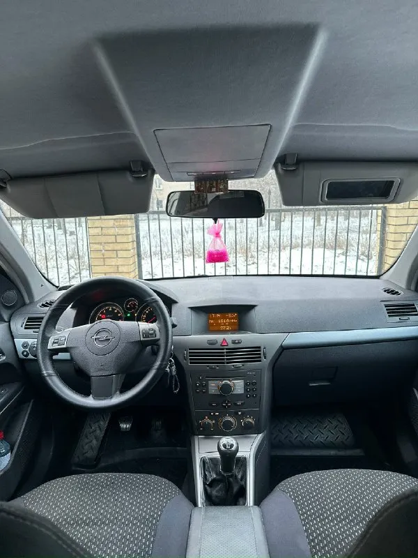 Продам автомобиль, в идеальном состоянии! марка: opel astra h обьем двигателя: 1.6 бензин коробка: механика пробег: 226т оригинал! автотека зеленая, последняя фотка. автомобиль вложений не требует, от слова совсем! автомобиль без дтп, 2 хозяина отец и сын. мотор работает идеально, как на холодную так и на горячую, даже не слышно работу двигателя! салон чистый ухоженный без каких либо запахов. хорошая комплектация: круиз контроль. кожаный мультируль. туманки. партроники заднего хода. бортовой компьютер. стеклоподъемники. климат контроль. airbag abs esp. запаска домкрат полный комплект. расход топлива, (город 8.5-9.5) (трасса 6.5-7.0) новая зимняя резина город осмотра донецк-макеевка цена 705.000₽ + торг телефон. +7949-051-85-07 звоните несколько раз, связь очень плохая. 📞 звоните: +7(949)0518507 - фотография - 8