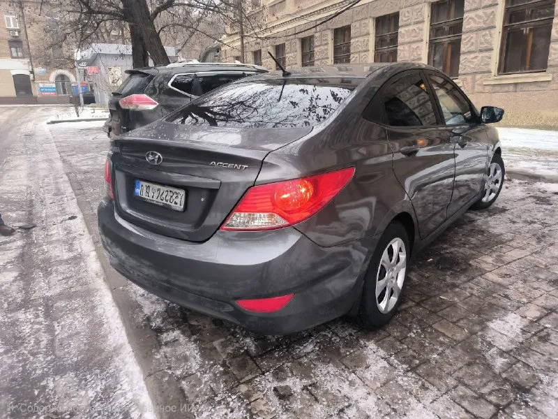 Продам hyundai accent 2012 пробег 204т. 1.4 механика, максимальная комплектация. машина покупалась в салоне, я 1 хоз. 2 ключа с сигнализацией. осмотр г. донецк, цена 650т. торг реальному покупателю! +79493670617/tg @vladislav_shmv 📲 tg: @vlad_center 📞 звоните: +7(949)3670617 - фотография - 2