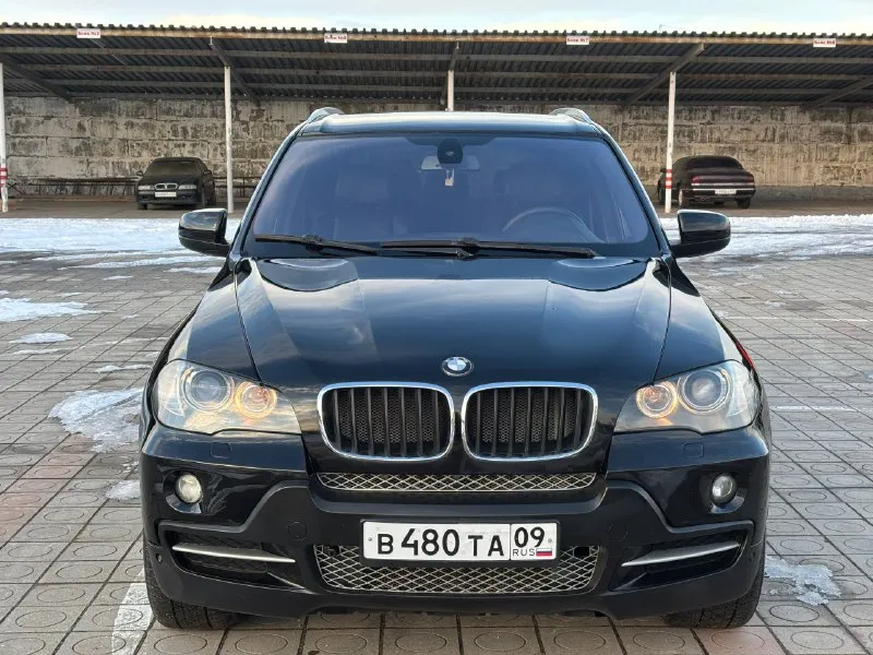 В продаже bmw x5 2007 года выпуска автомобиль в заводском окрасе на самом надежном двигателе n52b30 3.0 атмосферный простой и недорогой в обслуживании! ходовую перебрали в этом месяце вся новая и не на дешёвых запчастях по электрике всё работает никаких ошибок кроме ручника комплектация:чёрный потолок, проекция, задний климат, монитор, подогревы передних и задних сидений, подогрев руля и тд… установлен газ!расход вменяемый! цена 1 580 000₽ торг… остальные вопросы по телефону: +79496361868 телеграмм +380681107552 телеграмм - фотография - 3