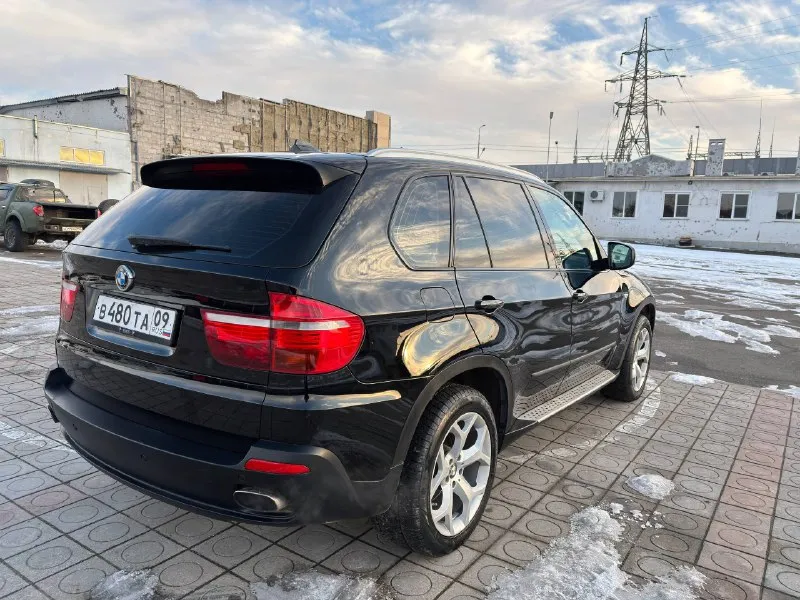 В продаже bmw x5 2007 года выпуска автомобиль в заводском окрасе на самом надежном двигателе n52b30 3.0 атмосферный простой и недорогой в обслуживании! ходовую перебрали в этом месяце вся новая и не на дешёвых запчастях по электрике всё работает никаких ошибок кроме ручника комплектация:чёрный потолок, проекция, задний климат, монитор, подогревы передних и задних сидений, подогрев руля и тд… установлен газ!расход вменяемый! цена 1 580 000₽ торг… остальные вопросы по телефону: +79496361868 телеграмм +380681107552 телеграмм - фотография - 4