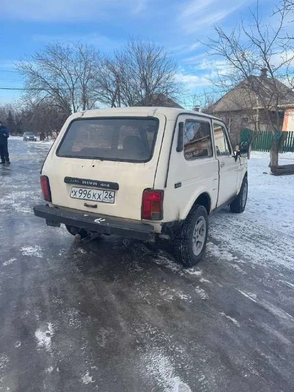 Нива 2121 4х4 1.7 карб газ/бензин цена 225 тысяч рублей. без вложений. завел и поехал. на очень бодром ходу!!! состояние по технике и железу 5 из 5. двигатель бодрый. заводится с пол оборота. масло не ест. новый карбюратор настроенный. хорошая резина, запаска. новый генератор. лонжи и все силовые элементы идеал. коробка не выбивает. блокировка понижайка рабочая. новые мосты. усиленные карданы. новые грузы, гранаты. отличный свет ! по электрике все исправно. отличная нива которая довезёт куда угодно. возможен пригон по договоренности. осмотр макеевка. звонить +79493764526 🛞 запчасти, шины, диски, авторазборки 🅿️ авторынок донбасса 📞 звоните: +7(949)3764526 - фотография - 2