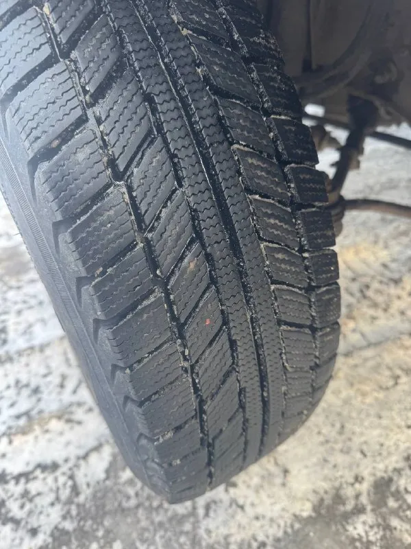 Нива 2121 4х4 1.7 карб газ/бензин цена 225 тысяч рублей. без вложений. завел и поехал. на очень бодром ходу!!! состояние по технике и железу 5 из 5. двигатель бодрый. заводится с пол оборота. масло не ест. новый карбюратор настроенный. хорошая резина, запаска. новый генератор. лонжи и все силовые элементы идеал. коробка не выбивает. блокировка понижайка рабочая. новые мосты. усиленные карданы. новые грузы, гранаты. отличный свет ! по электрике все исправно. отличная нива которая довезёт куда угодно. возможен пригон по договоренности. осмотр макеевка. звонить +79493764526 🛞 запчасти, шины, диски, авторазборки 🅿️ авторынок донбасса 📞 звоните: +7(949)3764526 - фотография - 5