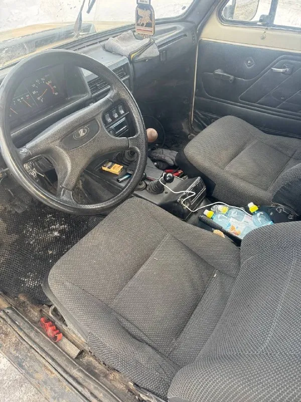 Нива 2121 4х4 1.7 карб газ/бензин цена 225 тысяч рублей. без вложений. завел и поехал. на очень бодром ходу!!! состояние по технике и железу 5 из 5. двигатель бодрый. заводится с пол оборота. масло не ест. новый карбюратор настроенный. хорошая резина, запаска. новый генератор. лонжи и все силовые элементы идеал. коробка не выбивает. блокировка понижайка рабочая. новые мосты. усиленные карданы. новые грузы, гранаты. отличный свет ! по электрике все исправно. отличная нива которая довезёт куда угодно. возможен пригон по договоренности. осмотр макеевка. звонить +79493764526 🛞 запчасти, шины, диски, авторазборки 🅿️ авторынок донбасса 📞 звоните: +7(949)3764526 - фотография - 6