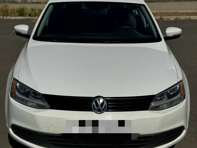 Volkswagen jetta 2014 год двигатель 2.0 атмосферник на 115 сил, - 6ти ступенчатый айсин ( одна из самых надежных связок мотора и акпп у vag) 2 собственника пробег 98.000 км. !!! автомобиль в отличном техническом состоянии, по кузову так же отличное состояние. автомобиль оснащен всем необходимым для комфортной повседневной эксплуатации. по телефону отвечу на все интересующие вопросы ( +79493314719 ). ни каких вложений в автомобиль не требуется. 2 ключа 🔑 цена : 1 200 000 📞 звоните: +7(949)3314719 - фотография - 4