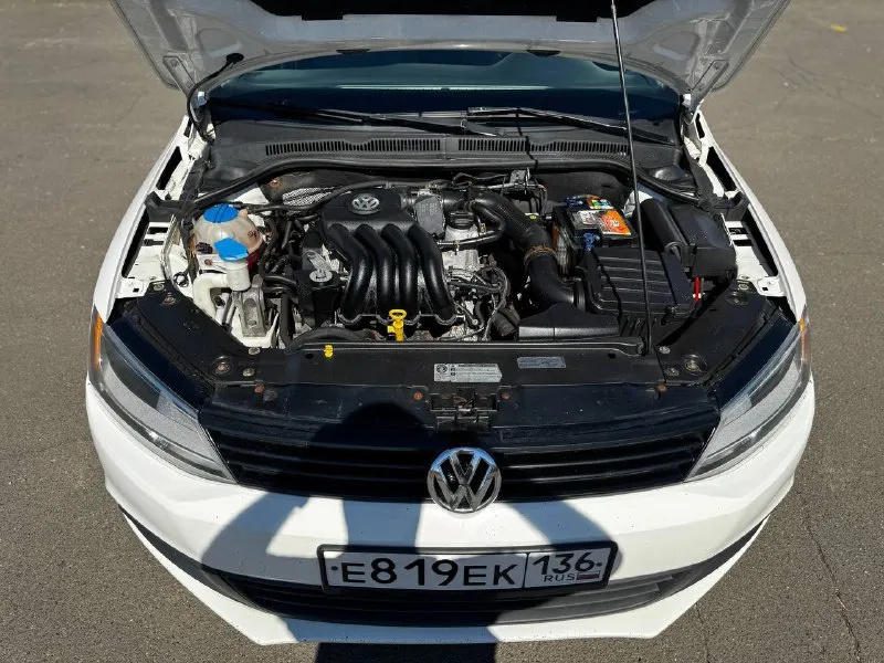 Volkswagen jetta 2014 год двигатель 2.0 атмосферник на 115 сил, - 6ти ступенчатый айсин ( одна из самых надежных связок мотора и акпп у vag) 2 собственника пробег 98.000 км. !!! автомобиль в отличном техническом состоянии, по кузову так же отличное состояние. автомобиль оснащен всем необходимым для комфортной повседневной эксплуатации. по телефону отвечу на все интересующие вопросы ( +79493314719 ). ни каких вложений в автомобиль не требуется. 2 ключа 🔑 цена : 1 200 000 📞 звоните: +7(949)3314719 - фотография - 5