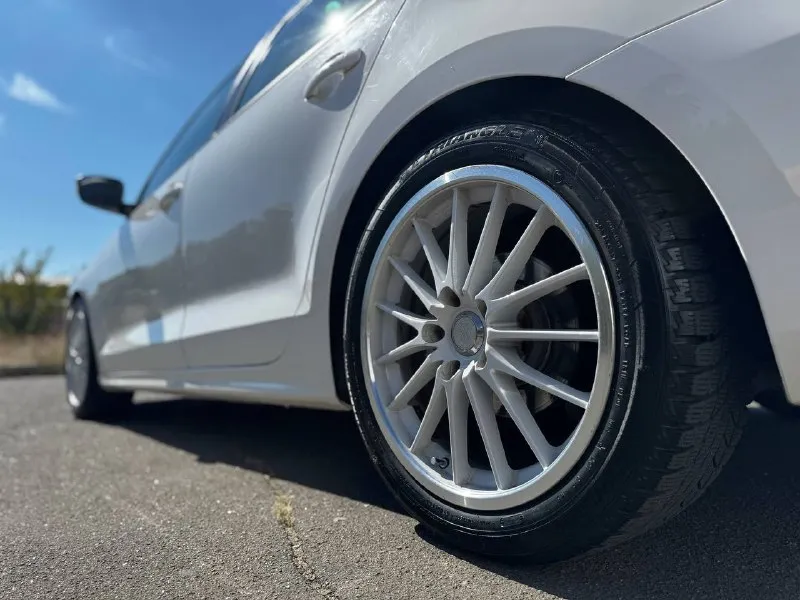 Volkswagen jetta 2014 год двигатель 2.0 атмосферник на 115 сил, - 6ти ступенчатый айсин ( одна из самых надежных связок мотора и акпп у vag) 2 собственника пробег 98.000 км. !!! автомобиль в отличном техническом состоянии, по кузову так же отличное состояние. автомобиль оснащен всем необходимым для комфортной повседневной эксплуатации. по телефону отвечу на все интересующие вопросы ( +79493314719 ). ни каких вложений в автомобиль не требуется. 2 ключа 🔑 цена : 1 200 000 📞 звоните: +7(949)3314719 - фотография - 7