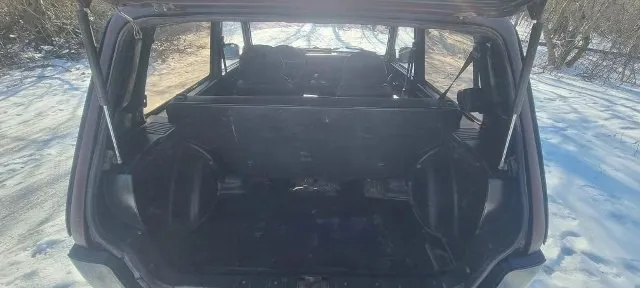 Нива 2011г. 4×4 по технике полностью обслуженная в отличном состоянии. ходовая, масло во всех узлах, карданны, аккумулятор, дисковые тормоза, колодки перед/зад- поменяны. движок, коробка, раздатка, мосты - в отличном, ничего не воет, не гудит не хрустит. сбитая машина. кузов без гнили и ржавчины. осенью красился в раптор. по электрике всё отлично, ошибок нет, печка жарит, свет горит, музыка играет. салон полность в шумоизоляции. стоит гур, эл. стеклоподъемники осмотр макеевка цена 400т. р +79490458517 📞 звоните: +7(949)0458517 - фотография - 7