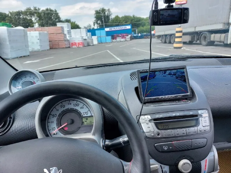 В продаже peugeot ( пежо) 107 2008г коробка автомат(робот). по технической части нареканий нет, имеются незначительные нюансы по кузову. ремонтировать ничего не нужно, брать и уверенно кататься каждый день. запчасти стоят копейки. обзор хороший, габариты чувствуются даже новичку. бензина расходует всего 5 литров на 100км. в запасе новый бак, стоит новая магнитола, фотки в лс, также возможна продажа с номерами, номера эксклюзивные, по всем вопросам обращаться в личные сообщения либо по номеру телефона цена 700.000р. ( с номерами 180/180) без номеров обговаривать лично торг уместен! г. амвросиевка ( амвросиевский район ) +79491045739 📞 звоните: +7(949)1045739 - фотография - 2