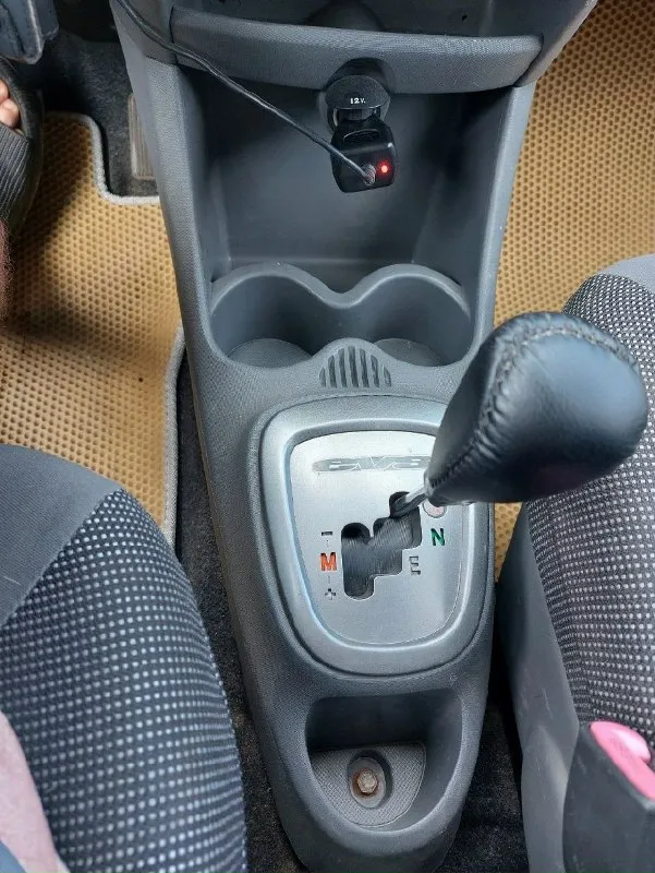 В продаже peugeot ( пежо) 107 2008г коробка автомат(робот). по технической части нареканий нет, имеются незначительные нюансы по кузову. ремонтировать ничего не нужно, брать и уверенно кататься каждый день. запчасти стоят копейки. обзор хороший, габариты чувствуются даже новичку. бензина расходует всего 5 литров на 100км. в запасе новый бак, стоит новая магнитола, фотки в лс, также возможна продажа с номерами, номера эксклюзивные, по всем вопросам обращаться в личные сообщения либо по номеру телефона цена 700.000р. ( с номерами 180/180) без номеров обговаривать лично торг уместен! г. амвросиевка ( амвросиевский район ) +79491045739 📞 звоните: +7(949)1045739 - фотография - 3