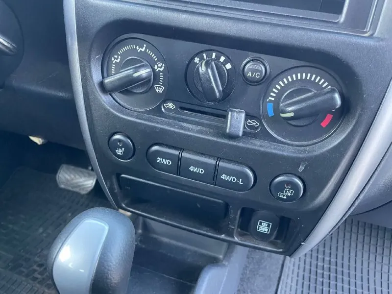 Продам suzuki jimny 2016,1.3,автомат, полный привод, родной пробег 68 т. км, машина местная, покупалась у официального дилера, не битый и не крашеный, все стекла родные!!!хорошая комплектация, все ключи, установлена защита двигателя, новая резина, сервисная история. цена 1.550.000₽, торг +79900198898 - фотография - 10