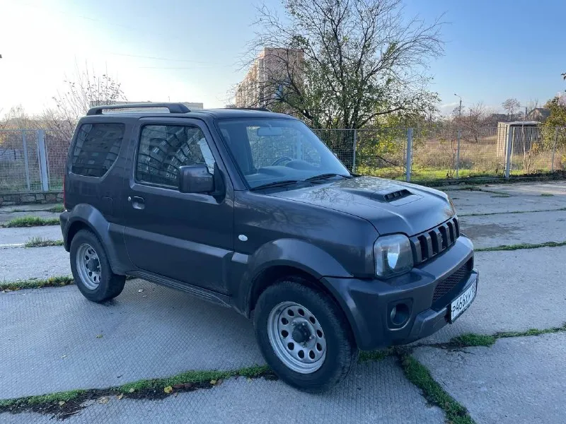 Продам suzuki jimny 2016,1.3,автомат, полный привод, родной пробег 68 т. км, машина местная, покупалась у официального дилера, не битый и не крашеный, все стекла родные!!!хорошая комплектация, все ключи, установлена защита двигателя, новая резина, сервисная история. цена 1.550.000₽, торг +79900198898 - фотография - 3