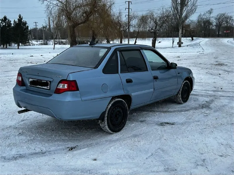 Продам дэу нексия (n150): - цена 285000+торг; - год 2012; - мотор 1,5 на 8 клапанов (a15sms с ланоса); - пробег 164тыс. ; - комплектация максимальная (кондиционер, гур, 4 эсп; подогрев заднего стекла и зеркал, штатная музыка с usb и aux); - осмотр г. мариуполь; - по документам полный порядок, продажа с переоформлением; +79495188603 - богдан. мотор сухой, не дымит, не троит, заводится и едет при любых условиях. кпп в полном порядке, не хрустит, не гудит. ходовка отличная, не стучит, не скрепит. салон в хорошем состоянии, полностью комплектный, весь функционал работает. резина зима на шипах. кузов в отличном состоянии, дно, пороги, лонжероны, стаканы, ниша под запаску, низа дверей, арки, крылья, всё в отличном состоянии, гнили нет. по лкп авто в хорошем состоянии, без серьезных дтп. пишите/звоните. - фотография - 5