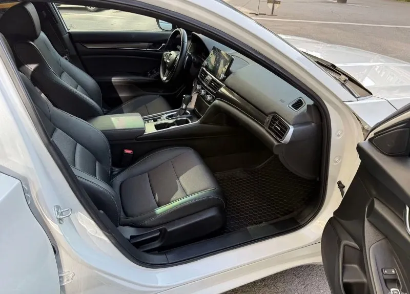 Honda accord sport 2020 год 1.5 турбо бензин ⛽️ оригинальный пробег-76500 км идеальное состояние чёрный потолок новая резина дистроник камера заднего вида хорошая музыка 🎧 климат контроль круиз контроль старт стоп обслужена свежее масло в двигателе и все фильтра все заводские стёкла -включая лобовое безопасность на месте сделана полная шумоизоляция чёрная крыша и зеркала кузов в идеальном состоянии-без царапин и сколов салон как новый диски ровные не варенные-без царапин я хозяин по птс продавать буду тоже я возможен обмен на авто с вашей доплатой тех осмотр пройден 2🍋350 тыс руб +79491077377 донецк. 📞 звоните: +7(949)1077377 - фотография - 8