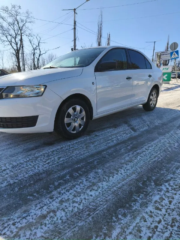 Продам skoda рапид 2015 г. пробег: 141.000 тыс. в отличном состоянии. вложений не требует. могу скин... - фотография