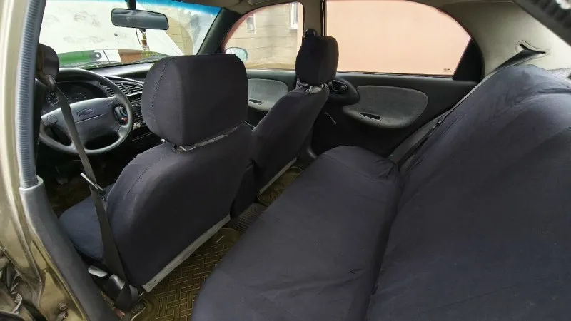 Daewoo lanos 2005г. 1.5 газ/бензин (вписан) постоянный рф, собственник, переоформление без проблем. два ключа. в целом не гнилой, местами поварен, остался левый порог (ещё не критично). мотор живой, работает ровно, гбц после полной замены клапанов и рокеров. недавно заменено много деталей: радиаторы охлаждения и печки, термостат, помпа, ремень грм, передние диски и колодки, вся колба бензонасоса, опорные подшипники, антифриз и масло, свечи, провода и распределитель. стоит хороший свет. полностью новые передние колёса и хорошая резина на задних. новое дорогое лобовое с полосой, старое запесочилось. полностью рабочая электрика. нужно немного залезть в переднюю ходовку, цена запчастей тысячи полторы. 240.000₽ +79494548460, телеграм на этом номере. 📞 звоните: +7(949)4548460 - фотография - 5