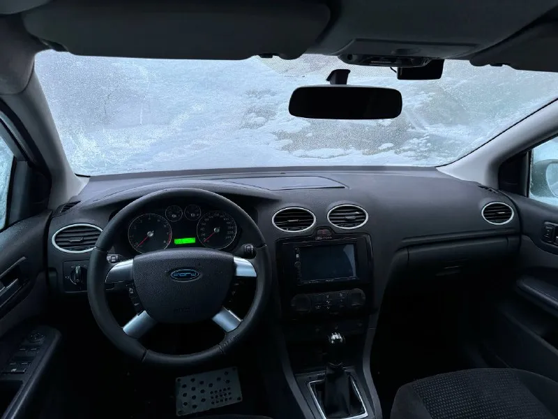 🚙ford focus 🚘 срочная продажа 💰цена - 399.000₽ 🌍 город - мариуполь 📆 год выпуска - 2007 🛞пробег - 249.000 км ⛽️топливо - бензин ⚙️модификация- 1.8 🕹️кпп - механика 🏋🏻‍♂️собственник - да ☎️+79497368266 автомобиль в идеальном состоянии! с оригинальным пробегом 100% полностью обслужен, вложений не требует не каких техника вся на отлично. осенью было сделано большое то. кузов в отличном состоянии!документы абсолютно чистые доп. инфо. по телефону. abs✅ климат✅ 4 эл. подъемника ✅ подушки безопасности✅ эл. регулировка зеркал✅ парктроник✅ - фотография - 7