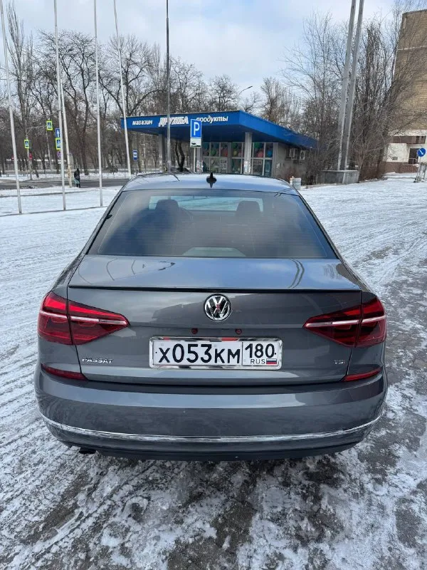 🚘 volkswagen passat wolfsburg 2019 ✅ 2018 год / 10 месяц ✅ мотор: 2.0т / бензин / акпп (aisin) ✅ пробег: 68.000 ml 🔥 в редкой комплектации wolfsburg edition: • безключевой доступ, система start-stop, датчики слепых зон. • люк, кожаный салон, обогрев сидений и зеркал, электрорегулировка сидений. • круиз-контроль с датчиком обнаружения препятствий и экстренного торможения. • полногабаритное мультимедиа с carplay, камера заднего вида, диски r18 на новой резине. 🚗 хорошая история авто, родной пробег, полностью обслужен. кузов покрыт керамическим составом. возможен обмен, а также продажа в кредит. 💸 1.850.000 ₽ +79495051515 (+telegram) 📞 🇷🇺 звоните: +79495051515 - фотография - 5