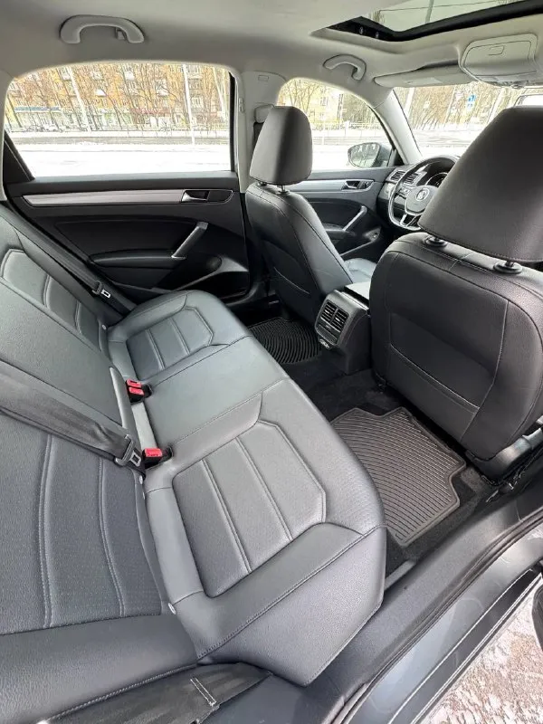 🚘 volkswagen passat wolfsburg 2019 ✅ 2018 год / 10 месяц ✅ мотор: 2.0т / бензин / акпп (aisin) ✅ пробег: 68.000 ml 🔥 в редкой комплектации wolfsburg edition: • безключевой доступ, система start-stop, датчики слепых зон. • люк, кожаный салон, обогрев сидений и зеркал, электрорегулировка сидений. • круиз-контроль с датчиком обнаружения препятствий и экстренного торможения. • полногабаритное мультимедиа с carplay, камера заднего вида, диски r18 на новой резине. 🚗 хорошая история авто, родной пробег, полностью обслужен. кузов покрыт керамическим составом. возможен обмен, а также продажа в кредит. 💸 1.850.000 ₽ +79495051515 (+telegram) 📞 🇷🇺 звоните: +79495051515 - фотография - 9