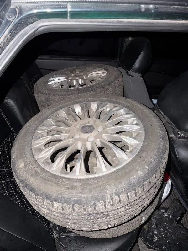 Продам ford focus 3 2013 год. собственник 1.6(125) пробег 180 тыс. машина в отличном, ухоженном состоянии, вложений не требует, на полном ходу! технически в полном порядке. «двигатель масло не расходует (от замены до замены) работает ровно тихо, пробег родной. • коробка в отличном состоянии, переключается без тычков. ❗️была замена сцепления 20 тыс назад. - ходовая часть полностью обслужена. салон чистый, ухожен, опрятный. - кондиционер заправлен (дует хорошо), -оригинальное лобовое стекло с подогревом. ‼️новая зимняя резина + летняя на оригинальных титановых дисках. юридически в полном порядке готов к переоформлению без штрафов, залогов, ограничений. торг уместен. г. донецк цена 850.000 руб феникс +79496411397 телеграмм +79591386618 📲 tg: @polina234 📞 звоните: +7(949)6411397 - фотография - 10