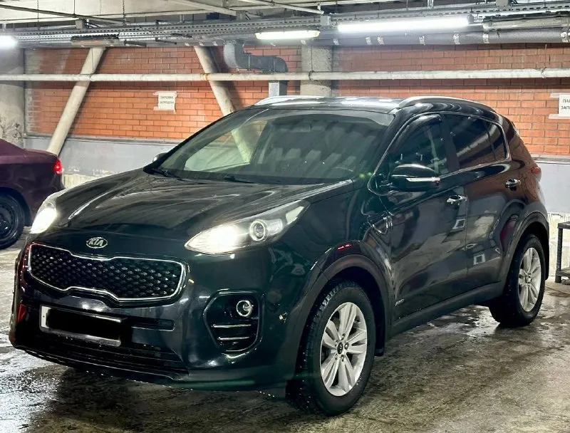 Kia sportage 4wd 2.0 бензин! (в родном окрасе)
Машина куплена в официальном дилере кіа.
❗️Внимание❗️ пробег родной 82.000 тыс км,
Готов на любые проверки с вашей стороны,
Эксплуатация автомобиля 2017год!

Комплектация пред максимальная
Двухзонный климат контроль,
Круиз контроль,
Подогрев руля,
Подключаемый полный привод,
Управление на руле,
Также установленная сигнализация starline с автозапуском что хорошо особенно зимой)

Два ключа сервисные книги, все чеки обслуживание есть! Своими словами действительно достойный автомобиль, с родным пробегом 82.000 и в родном окрасе, на данный момент вложений не требует,
Тот кто купит останется доволен!

С документами полностью порядок продажа от собственника,
Цена 2130.000₽
Продажа возжможен обмен,
Также возможно и в кредит
Звоните +7949-551-68-75 - фотография - 1