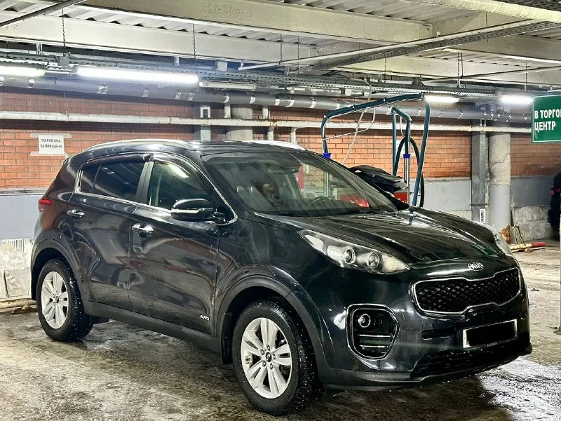 Kia sportage 4wd 2.0 бензин! (в родном окрасе)
Машина куплена в официальном дилере кіа.
❗️Внимание❗️ пробег родной 82.000 тыс км,
Готов на любые проверки с вашей стороны,
Эксплуатация автомобиля 2017год!

Комплектация пред максимальная
Двухзонный климат контроль,
Круиз контроль,
Подогрев руля,
Подключаемый полный привод,
Управление на руле,
Также установленная сигнализация starline с автозапуском что хорошо особенно зимой)

Два ключа сервисные книги, все чеки обслуживание есть! Своими словами действительно достойный автомобиль, с родным пробегом 82.000 и в родном окрасе, на данный момент вложений не требует,
Тот кто купит останется доволен!

С документами полностью порядок продажа от собственника,
Цена 2130.000₽
Продажа возжможен обмен,
Также возможно и в кредит
Звоните +7949-551-68-75 - фотография - 2