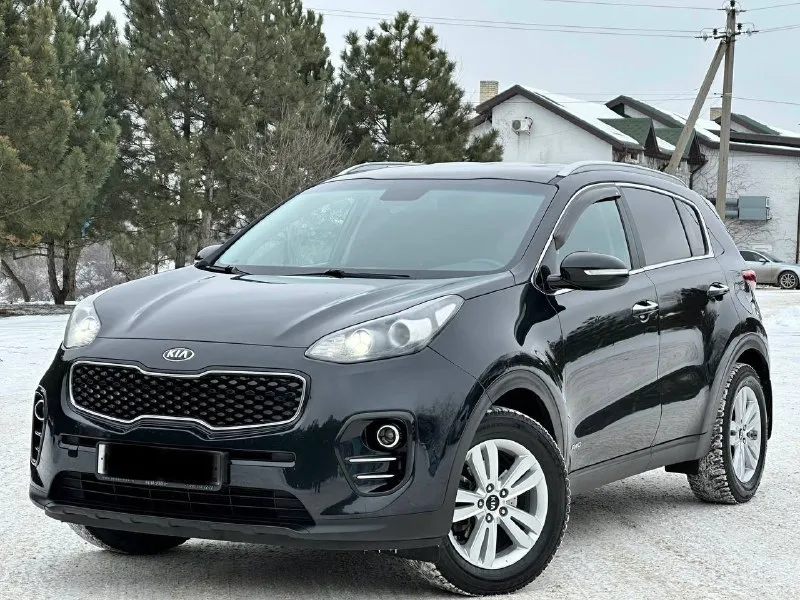 Kia sportage 4wd 2.0 бензин! (в родном окрасе)
Машина куплена в официальном дилере кіа.
❗️Внимание❗️ пробег родной 82.000 тыс км,
Готов на любые проверки с вашей стороны,
Эксплуатация автомобиля 2017год!

Комплектация пред максимальная
Двухзонный климат контроль,
Круиз контроль,
Подогрев руля,
Подключаемый полный привод,
Управление на руле,
Также установленная сигнализация starline с автозапуском что хорошо особенно зимой)

Два ключа сервисные книги, все чеки обслуживание есть! Своими словами действительно достойный автомобиль, с родным пробегом 82.000 и в родном окрасе, на данный момент вложений не требует,
Тот кто купит останется доволен!

С документами полностью порядок продажа от собственника,
Цена 2130.000₽
Продажа возжможен обмен,
Также возможно и в кредит
Звоните +7949-551-68-75 - фотография - 3