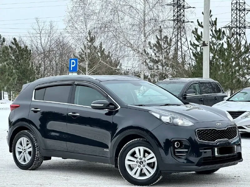 Kia sportage 4wd 2.0 бензин! (в родном окрасе)
Машина куплена в официальном дилере кіа.
❗️Внимание❗️ пробег родной 82.000 тыс км,
Готов на любые проверки с вашей стороны,
Эксплуатация автомобиля 2017год!

Комплектация пред максимальная
Двухзонный климат контроль,
Круиз контроль,
Подогрев руля,
Подключаемый полный привод,
Управление на руле,
Также установленная сигнализация starline с автозапуском что хорошо особенно зимой)

Два ключа сервисные книги, все чеки обслуживание есть! Своими словами действительно достойный автомобиль, с родным пробегом 82.000 и в родном окрасе, на данный момент вложений не требует,
Тот кто купит останется доволен!

С документами полностью порядок продажа от собственника,
Цена 2130.000₽
Продажа возжможен обмен,
Также возможно и в кредит
Звоните +7949-551-68-75 - фотография - 4