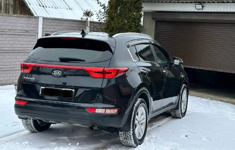 Kia sportage 4wd 2.0 бензин! (в родном окрасе)
Машина куплена в официальном дилере кіа.
❗️Внимание❗️ пробег родной 82.000 тыс км,
Готов на любые проверки с вашей стороны,
Эксплуатация автомобиля 2017год!

Комплектация пред максимальная
Двухзонный климат контроль,
Круиз контроль,
Подогрев руля,
Подключаемый полный привод,
Управление на руле,
Также установленная сигнализация starline с автозапуском что хорошо особенно зимой)

Два ключа сервисные книги, все чеки обслуживание есть! Своими словами действительно достойный автомобиль, с родным пробегом 82.000 и в родном окрасе, на данный момент вложений не требует,
Тот кто купит останется доволен!

С документами полностью порядок продажа от собственника,
Цена 2130.000₽
Продажа возжможен обмен,
Также возможно и в кредит
Звоните +7949-551-68-75 - фотография - 6