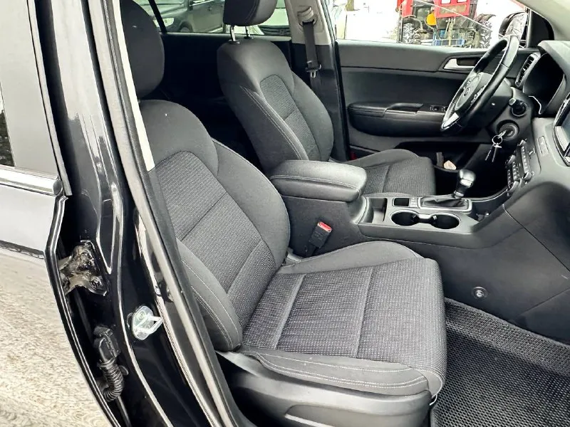 Kia sportage 4wd 2.0 бензин! (в родном окрасе)
Машина куплена в официальном дилере кіа.
❗️Внимание❗️ пробег родной 82.000 тыс км,
Готов на любые проверки с вашей стороны,
Эксплуатация автомобиля 2017год!

Комплектация пред максимальная
Двухзонный климат контроль,
Круиз контроль,
Подогрев руля,
Подключаемый полный привод,
Управление на руле,
Также установленная сигнализация starline с автозапуском что хорошо особенно зимой)

Два ключа сервисные книги, все чеки обслуживание есть! Своими словами действительно достойный автомобиль, с родным пробегом 82.000 и в родном окрасе, на данный момент вложений не требует,
Тот кто купит останется доволен!

С документами полностью порядок продажа от собственника,
Цена 2130.000₽
Продажа возжможен обмен,
Также возможно и в кредит
Звоните +7949-551-68-75 - фотография - 7