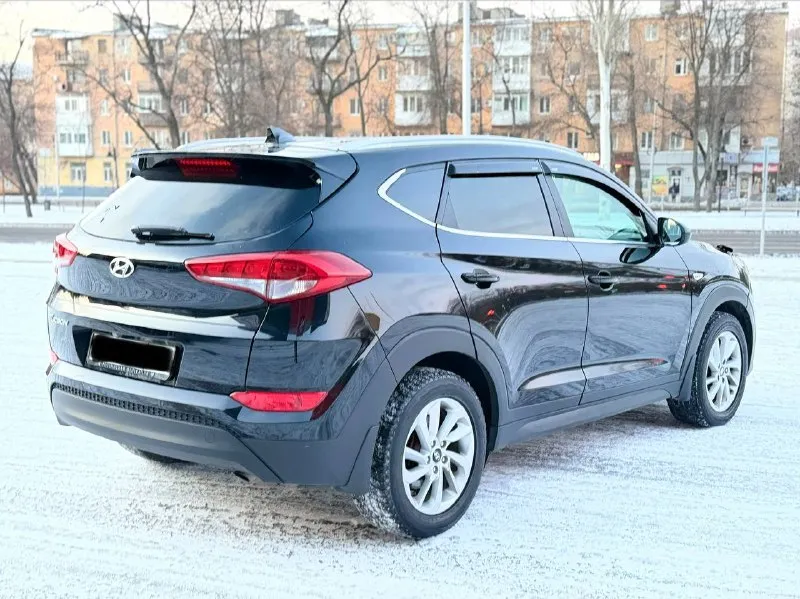 Hyundai tucson 2018г бензин 2.0 автомат автомобиль весь в заводском окрасе! один собственник из самого автосалона! очень комфортный автомобиль! есть все для комфортного вождения! подогрев сидений передних и задних, подогрев руля, камера заднего вида, монитор андроид, парктроник, мульти руль, круиз-контроль, климат-контроль, авто свет, датчик дождя, и многое другое…. есть диагностическая карта в мрэо переоформление помогу!!! юридически автомобиль чист!!! цена 1,955₽ ▶️смотреть больше фото◀️ все вопросы по тел+79494681080 📞 звоните: +7(949)4681080 - фотография - 6