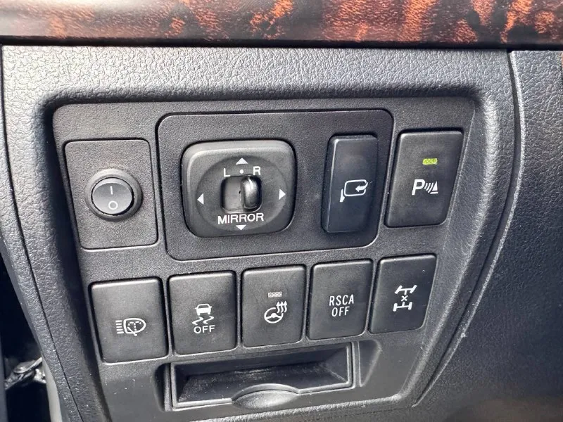 В продаже toyota lc200 две регистрации по факту один собственник отличное техническое и внешнее состояние. продажа с номерами екх на 50 регионе - полная шумо вибро, все двери пол потолок багажник, все полкрылки - ⁠стекла все броне пленка 1200 микрон ( пирог в 4 слоя) - ⁠сиденья передние от 7 бмв (f02) ( подогрев массаж вентиляция) - ⁠подсветка салона и ног диодные лампы филипс теплый свет - ⁠потолок и все стойки алькантара - ⁠усиленные пружины, полностью убирают кивок при торможении - ⁠тормоза брембо в круг, перед от порш кайен, зад от 7 бмв - ⁠тепловизор - ⁠полностью переделанный свет ближний дальний ( на дальнем стоят особые диодные лампы от искателей с катера))) (400 метров дают луч) - ⁠хозяин один но в птс 2 так как машина была в кредит на друга и номера тоже вешались на него - ⁠стоит подогрев топливного фильтра до -50 машина заводится без проблем если лить лукойл евро 5 - ⁠задний ход фонари заменены на диодные цена 3.880.000₽ whatsapp, telegram 89610580248 - фотография - 7