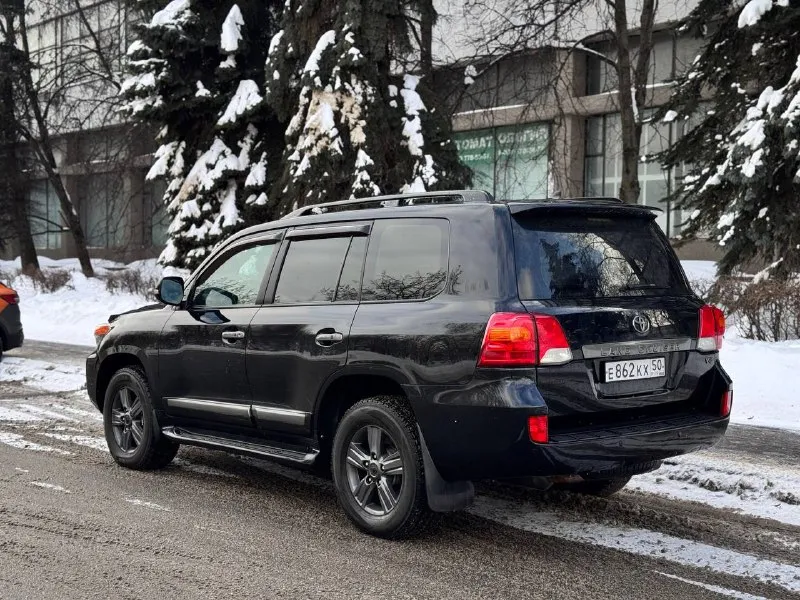 В продаже toyota lc200 две регистрации по факту один собственник отличное техническое и внешнее состояние. продажа с номерами екх на 50 регионе - полная шумо вибро, все двери пол потолок багажник, все полкрылки - ⁠стекла все броне пленка 1200 микрон ( пирог в 4 слоя) - ⁠сиденья передние от 7 бмв (f02) ( подогрев массаж вентиляция) - ⁠подсветка салона и ног диодные лампы филипс теплый свет - ⁠потолок и все стойки алькантара - ⁠усиленные пружины, полностью убирают кивок при торможении - ⁠тормоза брембо в круг, перед от порш кайен, зад от 7 бмв - ⁠тепловизор - ⁠полностью переделанный свет ближний дальний ( на дальнем стоят особые диодные лампы от искателей с катера))) (400 метров дают луч) - ⁠хозяин один но в птс 2 так как машина была в кредит на друга и номера тоже вешались на него - ⁠стоит подогрев топливного фильтра до -50 машина заводится без проблем если лить лукойл евро 5 - ⁠задний ход фонари заменены на диодные цена 3.880.000₽ whatsapp, telegram 89610580248 - фотография - 9