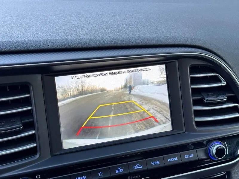 В продаже hyundai elantra 2019 года выпуска, рестайлинг. первая регистрация в декабре 2019 года. самый надежный двигатель объемом 1.6 на классическом автомате. родной пробег 87405 км. обслуживание в официальном дилере, полный комплект ключей и документов. отличная комплектация с климат контролем, датчиками света и дождя, подогревом сидений и руля, камера 🎥 заднего вида, штатная магнитола с поддержкой apple carplay и многое другое. по запросу отправлю автотеку и видеообзор. цена 1.580.000₽ whatsapp, telegram 89610580248 - фотография - 5