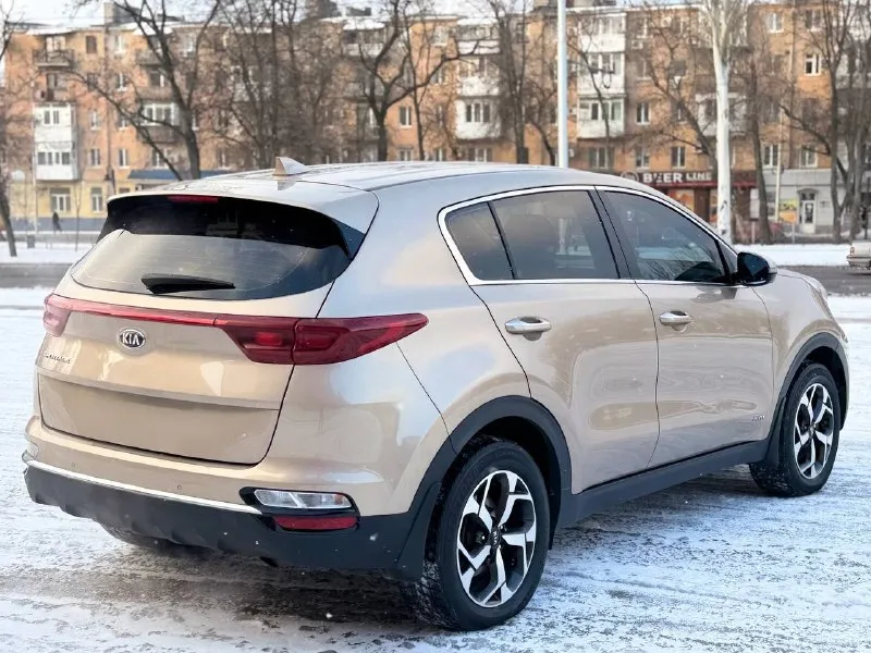 Kia sportage
Рестайлинг!
2019Г бензин 2.0 автомат
Автомобиль весь в заводском окрасе!
Один собственник с автосалона!
Хорошая комплектация есть все для комфортного вождения!
4Wd подключаемый полный привод!
Подогрев сидений передних и задних,
Подогрев руля,
Климат-контроль,
Круиз-контроль,
Камера заднего вида,
Парктроник,
Мульти руль,
Авто свет,
Датчик дождя,
Все остекления родное включая лобовое,
И многое другое….
Юридически чист!
Есть диагностическая карта в мрэо помогу!!!
Переоформление в мрэо!!!
Цена 1.965₽
Все вопросы по тел +79495722131 - фотография - 6