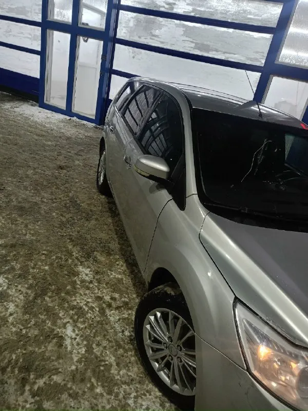 Продам автомобиль ford focus 2 рестайлинг 10 года выпуска автомобиль на местном учёте я хозяин пере оформление в любом виде могу присутствовать в мрэо автомобиль в хорошем состоянии вложений никаких не требует двигатель и коробка в идеальном состоянии ходовая часть тоже в хорошем состоянии комплектация автомобиля кондиционер два стёкла подъемника передних электрозеркала abs датчик света датчик дождя стоит хорошая музыка четыре динамика эстрады сабвуфер два усилителя монитор на 9 дюймов зимняя новая резина на шестнадцатых дисках автомобиль находится макеевке цена автомобиля 550 т. р реальному покупателю торг возле капота а остальные вопросы по номеру телефона +79495091986 звоните в любое время 📞 звоните: +7(949)5091986 - фотография - 2