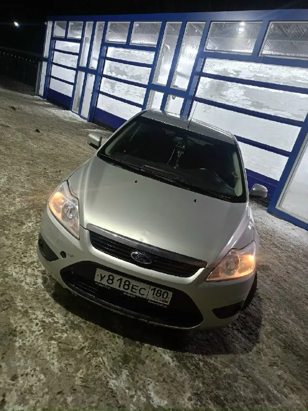 Продам автомобиль ford focus 2 рестайлинг 10 года выпуска автомобиль на местном учёте я хозяин пере оформление в любом виде могу присутствовать в мрэо автомобиль в хорошем состоянии вложений никаких не требует двигатель и коробка в идеальном состоянии ходовая часть тоже в хорошем состоянии комплектация автомобиля кондиционер два стёкла подъемника передних электрозеркала abs датчик света датчик дождя стоит хорошая музыка четыре динамика эстрады сабвуфер два усилителя монитор на 9 дюймов зимняя новая резина на шестнадцатых дисках автомобиль находится макеевке цена автомобиля 550 т. р реальному покупателю торг возле капота а остальные вопросы по номеру телефона +79495091986 звоните в любое время 📞 звоните: +7(949)5091986 - фотография - 3