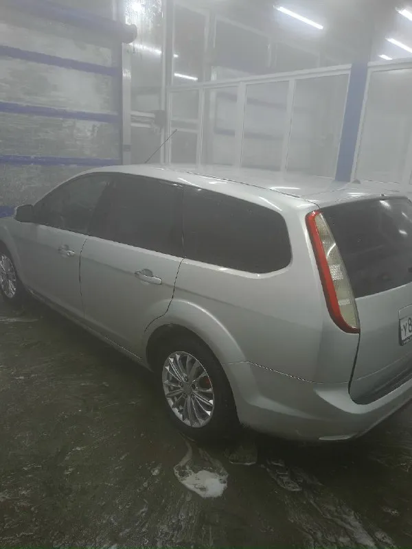Продам автомобиль ford focus 2 рестайлинг 10 года выпуска автомобиль на местном учёте я хозяин пере оформление в любом виде могу присутствовать в мрэо автомобиль в хорошем состоянии вложений никаких не требует двигатель и коробка в идеальном состоянии ходовая часть тоже в хорошем состоянии комплектация автомобиля кондиционер два стёкла подъемника передних электрозеркала abs датчик света датчик дождя стоит хорошая музыка четыре динамика эстрады сабвуфер два усилителя монитор на 9 дюймов зимняя новая резина на шестнадцатых дисках автомобиль находится макеевке цена автомобиля 550 т. р реальному покупателю торг возле капота а остальные вопросы по номеру телефона +79495091986 звоните в любое время 📞 звоните: +7(949)5091986 - фотография - 5