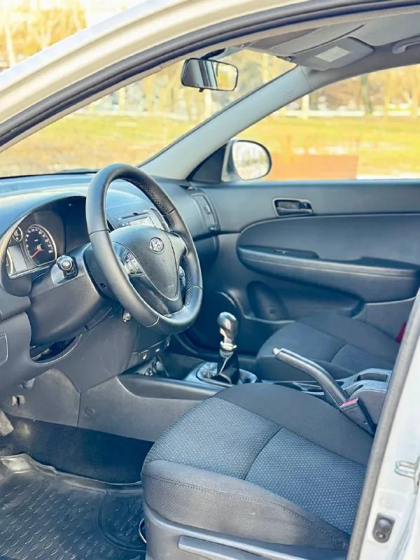🇰🇵 hyundai i30 rest 💰цена: 700 000р 🏢город: мариуполь 📅год выпуска: 2010 🧾пробег: 169 753км. ⚙️двигатель: 1.6 ⛽топливо: бензин ⚙️кпп: механика 📞 телефон: +7-949-727-41-51 +7-949-551-91-52 +7-989-263-55-56 💾 описание: - фотография - 9