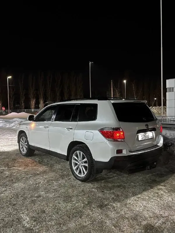 Продам: toyota highlander 7-мест топливо: бензин год выпуска: 2012 (японской сборки) тип кпп: автома... - фотография