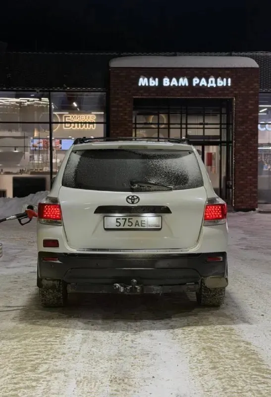 Продам: toyota highlander 7-мест топливо: бензин год выпуска: 2012 (японской сборки) тип кпп: автомат (aisin) ✅ пробег: 145.000 км (оригинальный) - 1 хозяин с автосалона. автомобиль в отличном состоянии, надежный, комфортный. гаражное хранение. ✅ кузов: в отличном состоянии, имеются вторичные окрасы. - двигатель v6, 3.5л, атмосферный, без турбины и прямого впрыска, работает отлично. ✅ комплектация “limited”: - мультимедиа, навигация - кожаный салон, подогрев сидений, двухзонный климат контроль, без ключевой доступ. - 2 комплекта колес / ключей. - звездное небо - фаркоп ✅ документы: - птс оригинал, продажа только с переоформлением в мрео❗ 📍осмотр в г. донецк, калининский р-н. цена: 2.100.000 руб (торг минимальный) обмен не интересует звоните: +7 (949) 470-15-30 📞 звоните: +7(949)4701530 - фотография - 3