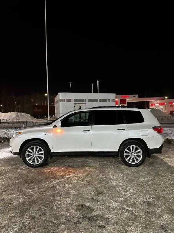 Продам: toyota highlander 7-мест топливо: бензин год выпуска: 2012 (японской сборки) тип кпп: автомат (aisin) ✅ пробег: 145.000 км (оригинальный) - 1 хозяин с автосалона. автомобиль в отличном состоянии, надежный, комфортный. гаражное хранение. ✅ кузов: в отличном состоянии, имеются вторичные окрасы. - двигатель v6, 3.5л, атмосферный, без турбины и прямого впрыска, работает отлично. ✅ комплектация “limited”: - мультимедиа, навигация - кожаный салон, подогрев сидений, двухзонный климат контроль, без ключевой доступ. - 2 комплекта колес / ключей. - звездное небо - фаркоп ✅ документы: - птс оригинал, продажа только с переоформлением в мрео❗ 📍осмотр в г. донецк, калининский р-н. цена: 2.100.000 руб (торг минимальный) обмен не интересует звоните: +7 (949) 470-15-30 📞 звоните: +7(949)4701530 - фотография - 4