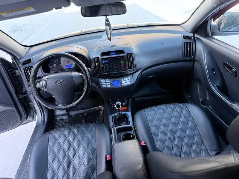 Продам hyudai elantra авто в идеальном состояния 2009 года выпуска машина во владение 2 года полная комплектация коробка передач механическая стоят дорогие галогеновые фары хорошая музыка с планшетом камера заднего вида объём двигателя 1.6 вложений не каких не требует от слово совсем. расходники все поменяны пробег 180.000 родной не смотанный на местном учёте 180 не пригнана авто не билась не красилась стёкла все родные салон чистый не прокуренный по документам любое переформление остальные вопросы по телефону +79490362879 цена 660.000 торг у капота. возможен обмен с вашей доплатой - фотография - 6