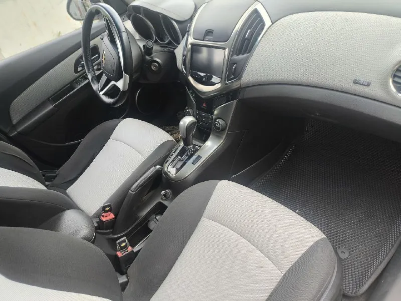 Продам chevrolet cruze 2014 год в отличном состоянии, объем двигателя 1.8 коробка автомат, полная комплектация. полностью обслужена. цена 900000 р. есть торг. тел. +79591925551 📞 звоните: +7(959)1925551 - фотография - 3