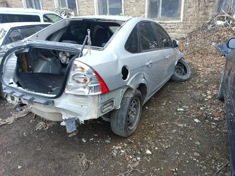 Ford focus 2 рестайлинг 2009г. в. после дтп 1.6 мкпп и коробка целые машина на учёте рф(181), документы в порядке. цена 100 000р. торг г. алчевск +79591883888 📞 звоните: +7(959)1883888 - фотография - 2