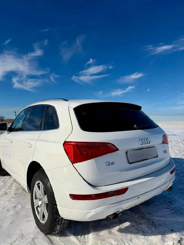 Продам audi q5 в хорошем состоянии, на очень хорошей комплектации и надёжной, объем двигателя 2.0 турбо бензин, полный привод на полноценном автомате, эксплуатация автомобиля 2013 год, два владельца птс оригинал, родной пробег 220 000 на все 1000%, история автомобиля очень хорошая, есть одно мелкое дтп, а так автотека зелёная!по технической части вопросов нет абсолютно никаких, мотор, коробка, ходовая в идеальном состоянии без вложения вообще, по электрике абсолютно работает всё ни одной ошибки нет, я согласен на любые проверки на сто, с документами полный порядок любой вид переоформления, остальные вопросы по телефону!по запросу могу дополнительные фото и видео отправить, автомобиль находится город енакиево, цена за автомобиль 1.550 000 производилась перед зимой полная чистка всех патрубок печки. свежий анти фриз залит по всей системе. хорошая audi система играет отлично. совершенно новая хорошая зимняя резина пол месяца резине. новая помпа. возможно торг реальному поку 📞 звоните: +7(949)5068949 - фотография - 1