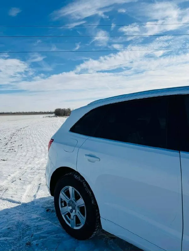 Продам audi q5 в хорошем состоянии, на очень хорошей комплектации и надёжной, объем двигателя 2.0 турбо бензин, полный привод на полноценном автомате, эксплуатация автомобиля 2013 год, два владельца птс оригинал, родной пробег 220 000 на все 1000%, история автомобиля очень хорошая, есть одно мелкое дтп, а так автотека зелёная!по технической части вопросов нет абсолютно никаких, мотор, коробка, ходовая в идеальном состоянии без вложения вообще, по электрике абсолютно работает всё ни одной ошибки нет, я согласен на любые проверки на сто, с документами полный порядок любой вид переоформления, остальные вопросы по телефону!по запросу могу дополнительные фото и видео отправить, автомобиль находится город енакиево, цена за автомобиль 1.550 000 производилась перед зимой полная чистка всех патрубок печки. свежий анти фриз залит по всей системе. хорошая audi система играет отлично. совершенно новая хорошая зимняя резина пол месяца резине. новая помпа. возможно торг реальному поку 📞 звоните: +7(949)5068949 - фотография - 2