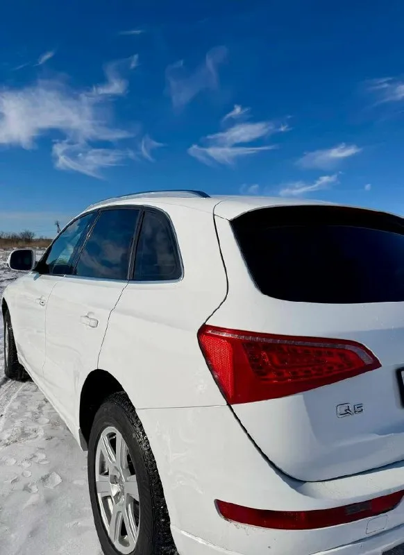 Продам audi q5 в хорошем состоянии, на очень хорошей комплектации и надёжной, объем двигателя 2.0 турбо бензин, полный привод на полноценном автомате, эксплуатация автомобиля 2013 год, два владельца птс оригинал, родной пробег 220 000 на все 1000%, история автомобиля очень хорошая, есть одно мелкое дтп, а так автотека зелёная!по технической части вопросов нет абсолютно никаких, мотор, коробка, ходовая в идеальном состоянии без вложения вообще, по электрике абсолютно работает всё ни одной ошибки нет, я согласен на любые проверки на сто, с документами полный порядок любой вид переоформления, остальные вопросы по телефону!по запросу могу дополнительные фото и видео отправить, автомобиль находится город енакиево, цена за автомобиль 1.550 000 производилась перед зимой полная чистка всех патрубок печки. свежий анти фриз залит по всей системе. хорошая audi система играет отлично. совершенно новая хорошая зимняя резина пол месяца резине. новая помпа. возможно торг реальному поку 📞 звоните: +7(949)5068949 - фотография - 3